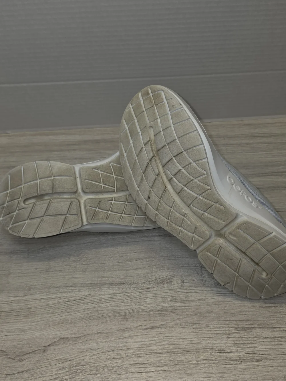 OOFOS OOmg EeZee Low Shoes Mens Size 9.5